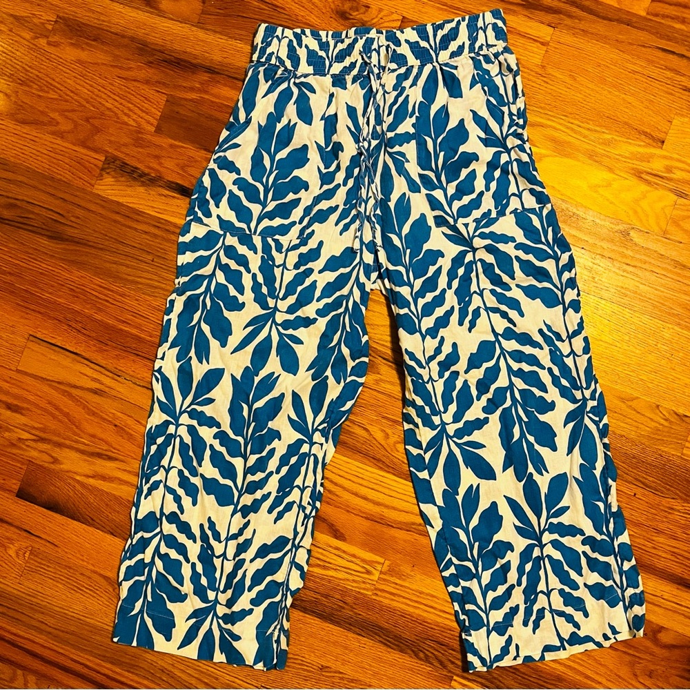 100% Linen Rachel Zoe Size Med. Blue & White Leaf Print Wide Leg Cropped Pant